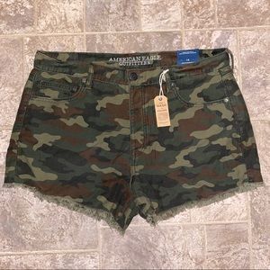 AEO camo high-rise shorts